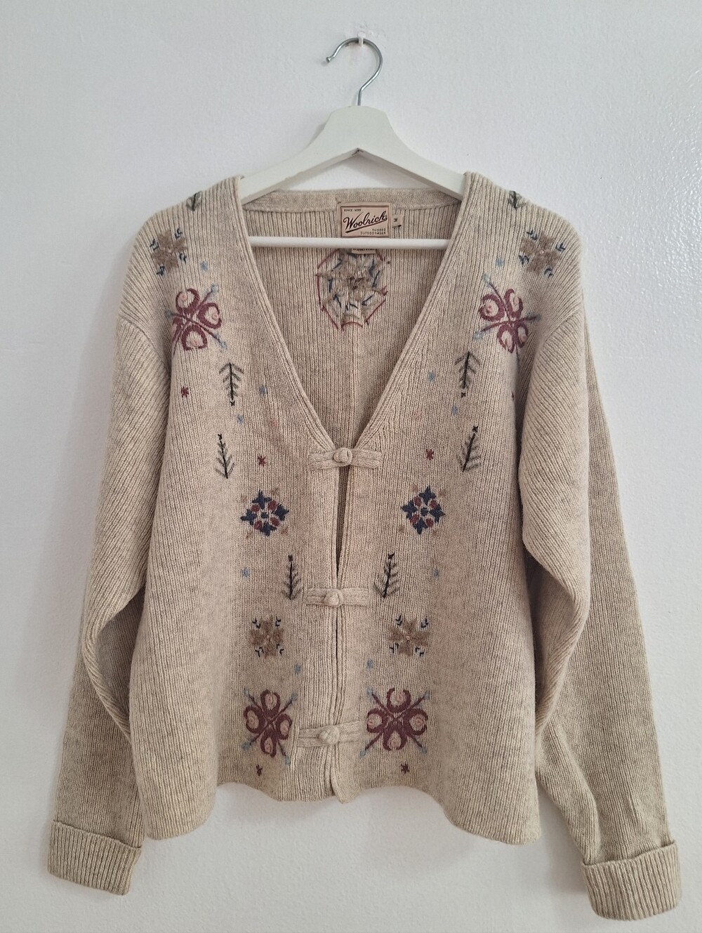 NWOT Vintage Woolrich Beige V-Neck Embroidered Button Cardigan